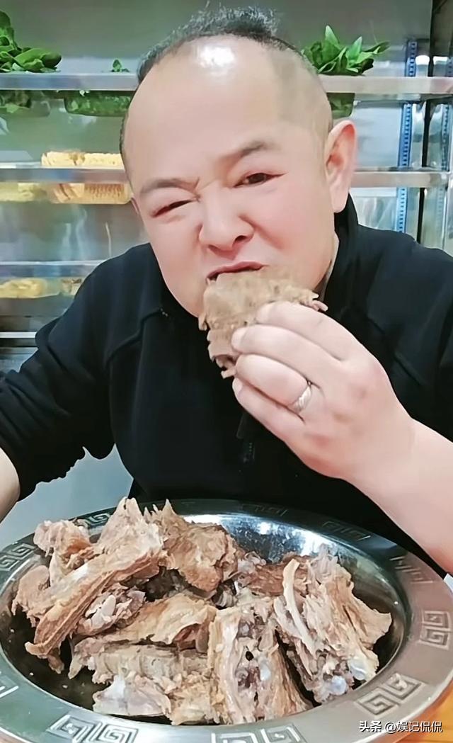 痛心!网红“新蔡骨头哥”去世,死因是心梗,生前体胖常大口吃肉