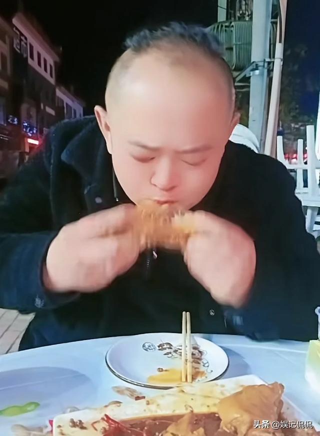 痛心!网红“新蔡骨头哥”去世,死因是心梗,生前体胖常大口吃肉