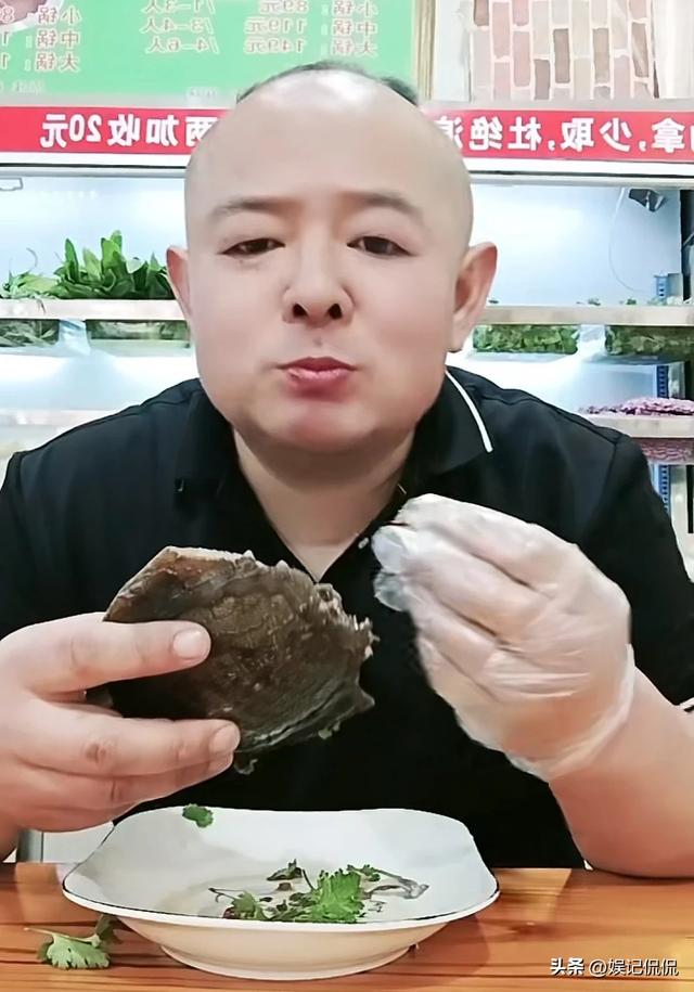 痛心!网红“新蔡骨头哥”去世,死因是心梗,生前体胖常大口吃肉