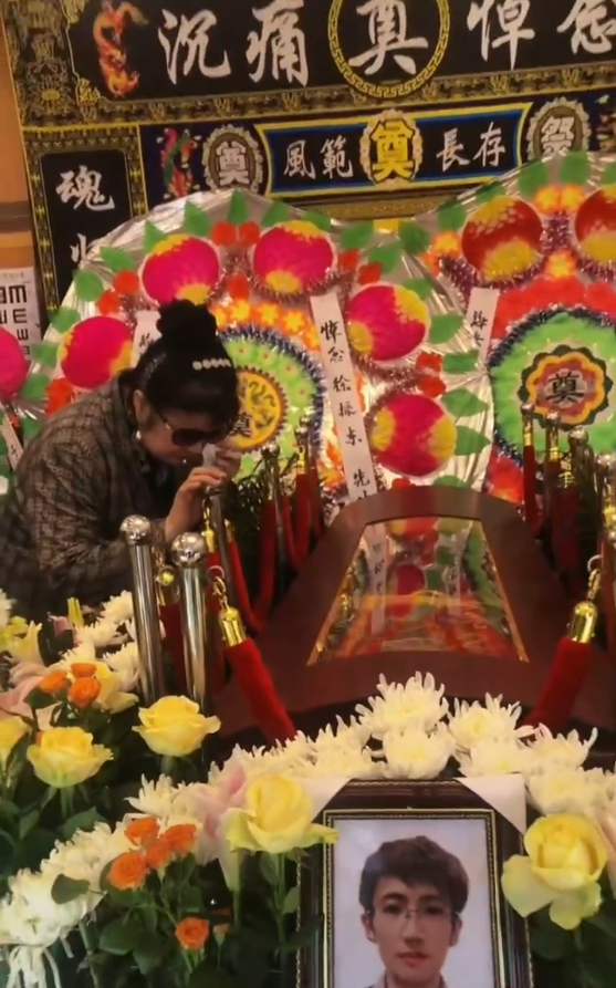 网红“东东”明日出殡!前妻删除悼念合影,发文回应惹人心疼