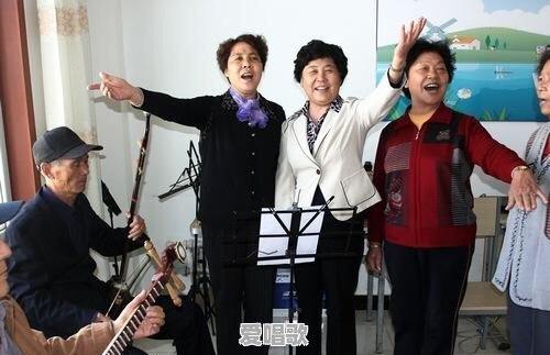 为什么老人普遍喜欢听戏曲 为什么老人普遍喜欢听戏曲 - 爱唱歌