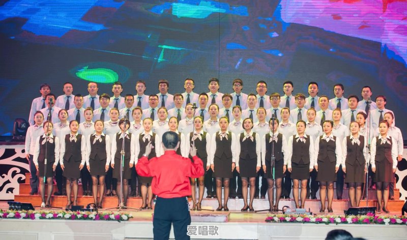 30人没有音乐功底合唱《我和我的祖国》怎么能唱好 30人没有音乐功底合唱《我和我的祖国》怎么能唱好 - 爱唱歌