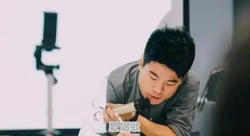 董宇辉是谁？为什么他会火遍全网 - 爱唱歌