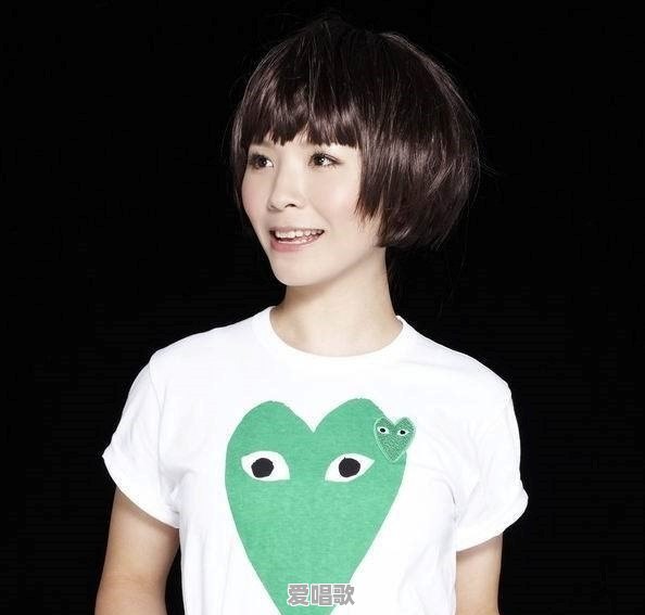 长沙网红街头歌手阿看演唱歌曲爱如潮水 - 爱唱歌