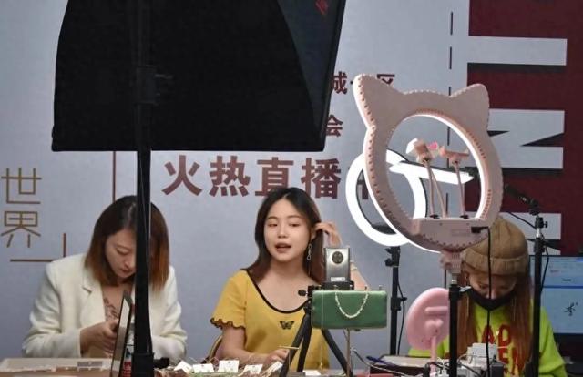 直播这个行业好像真的要不行了,想从业的人慎入吧