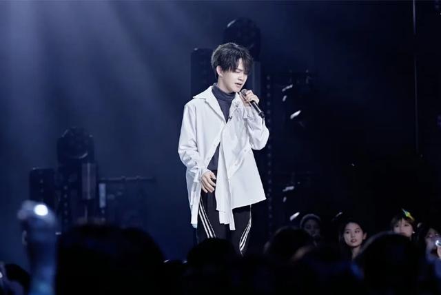 《歌手》无修音直播,谁“慌了”?