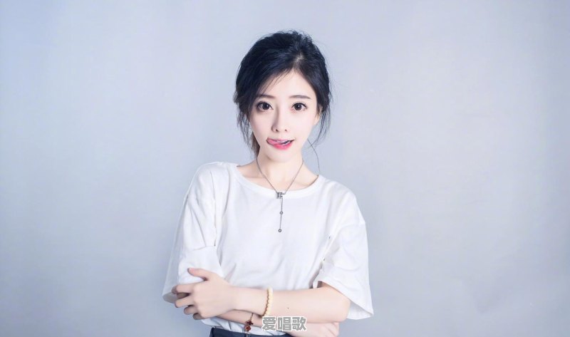 今年最火的四首网络歌曲是什么 今年最火的四首网络歌曲是什么 - 爱唱歌