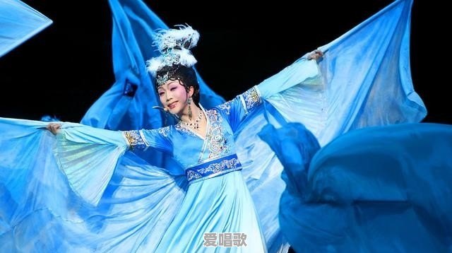 李玉刚的女装扮相及其反串表演甚为惊艳,堪称一绝,但也非议颇大,对此你怎么看 李玉刚的女装扮相及其反串表演甚为惊艳,堪称一绝,但也非议颇大,对此你怎么看 - 爱唱歌