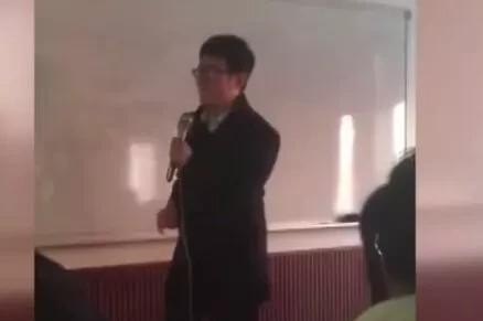 青岛什么饭店可以边吃饭边唱歌 青岛什么饭店可以边吃饭边唱歌 - 爱唱歌