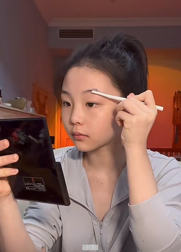 舞台妆化妆技巧教程 舞台妆化妆技巧教程 - 爱唱歌