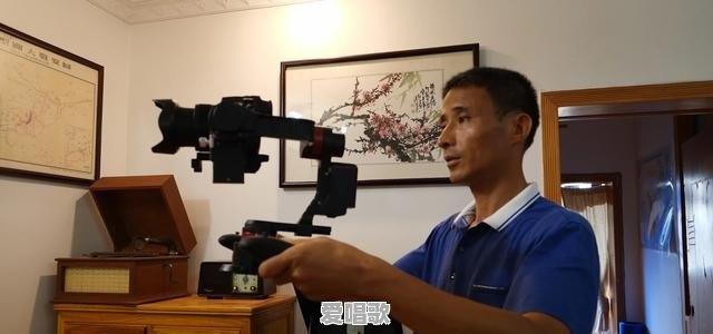 单反如何拍摄歌唱晚会 - 爱唱歌
