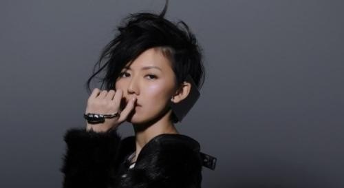 网络最新歌曲伤感的歌有哪些名字 网络最新歌曲伤感的歌有哪些名字 - 爱唱歌