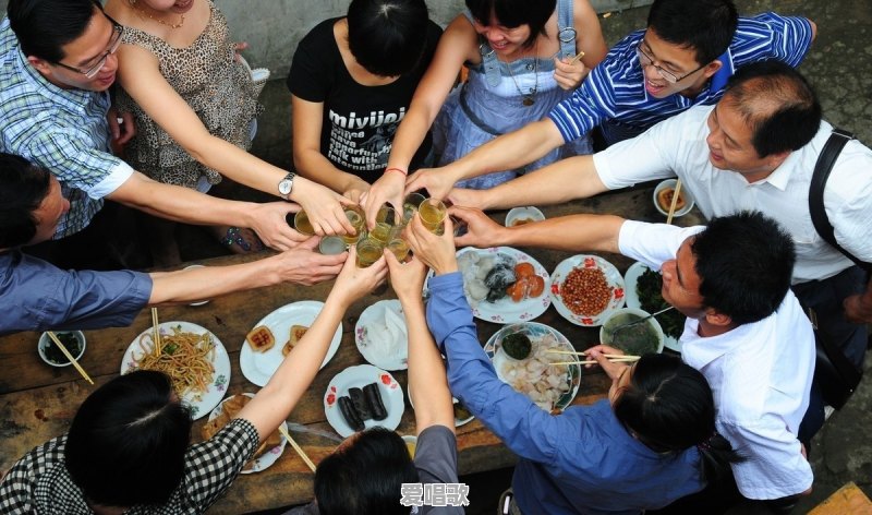 如果你在酒桌上,让你说几段诗,你会说哪些诗句 如果你在酒桌上,让你说几段诗,你会说哪些诗句 - 爱唱歌