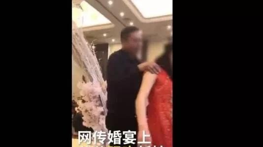 婚礼当天公公喝醉酒后强吻儿媳,你见过类似的事儿么 婚礼当天公公喝醉酒后强吻儿媳,你见过类似的事儿么 - 爱唱歌