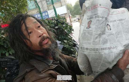 上海网红“流浪大师”被直播团队每天围堵，大家怎么看这个事情 - 爱唱歌