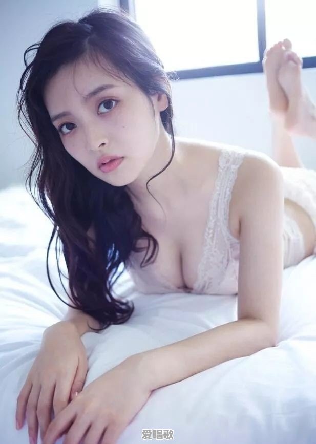 美女声优上坂堇发行过哪些写真集 - 爱唱歌