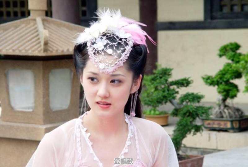 哪个小花是网红歌手 - 爱唱歌