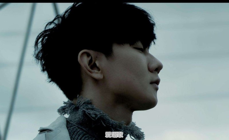 白衣网络女歌手代表歌曲有哪些 白衣网络女歌手代表歌曲有哪些 - 爱唱歌