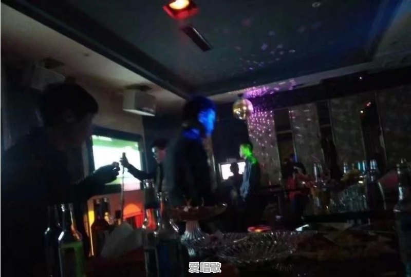 你们现在在酒吧都是怎么嗨的呢 你们现在在酒吧都是怎么嗨的呢 - 爱唱歌