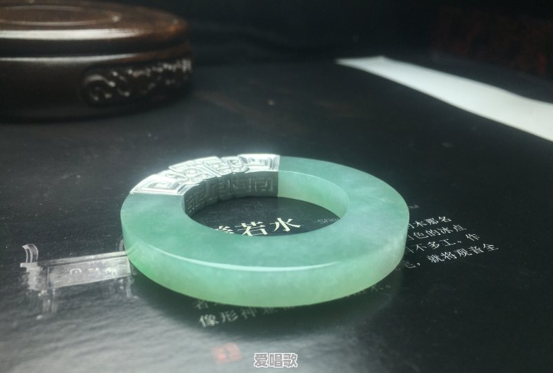 翡翠吊坠能用洗洁精清洗吗 翡翠吊坠能用洗洁精清洗吗 - 爱唱歌