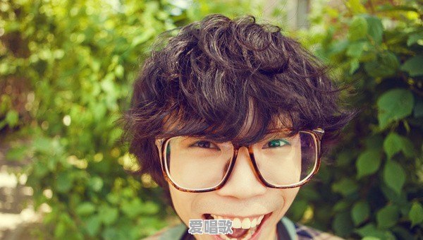 清远80后歌手网红是谁 - 爱唱歌