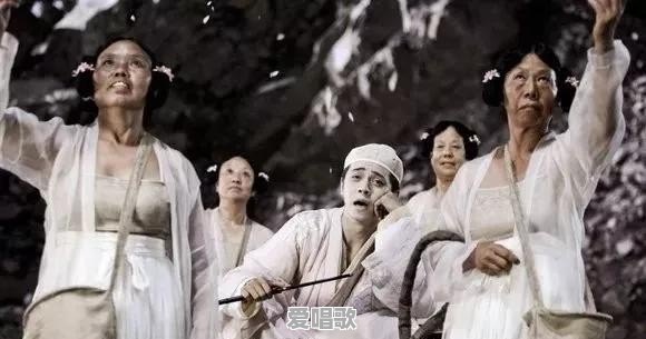 《传奇世界》中道士有一把会发光的剑,是什么 《传奇世界》中道士有一把会发光的剑,是什么 - 爱唱歌