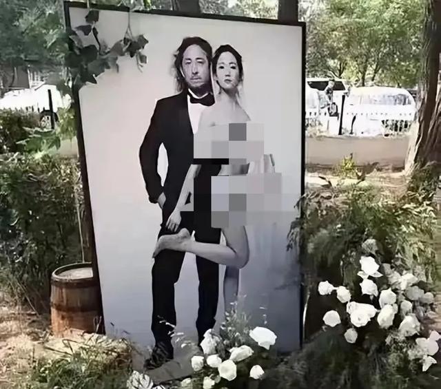新娘全裸海报迎宾!网红千惠刷流无底线!网友直言:这老公真大方