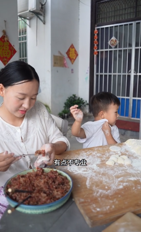 真实还是商业?麦小登、小乔、甜丽的网红之路对比