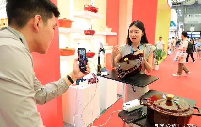 闹大了！网络主播成为国家认可的新职业，直播行业即将变天