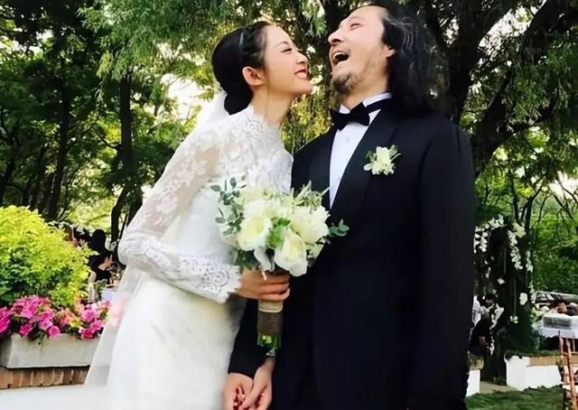 新娘全裸海报迎宾!网红千惠刷流无底线!网友直言:这老公真大方